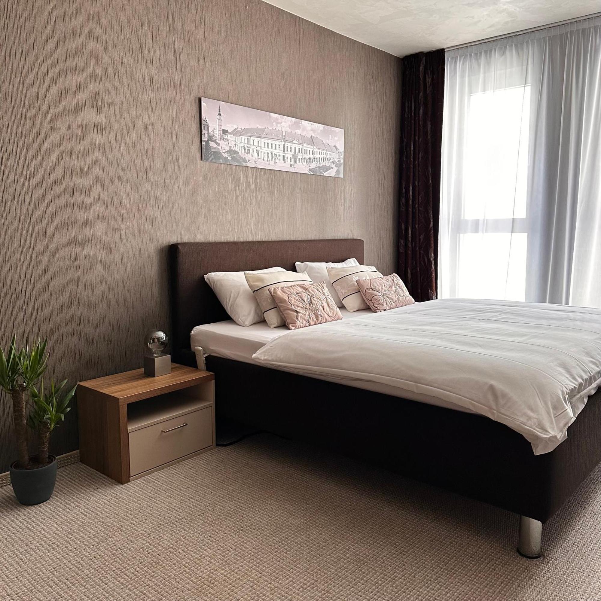 Apartman Leonardo - City Center Trnava Esterno foto